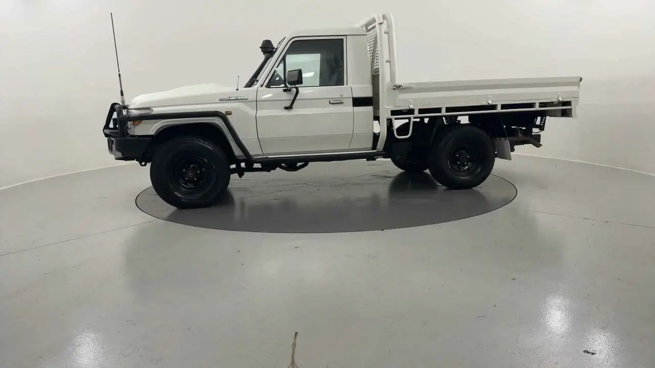2019 Toyota Landcruiser Gallery Image 2