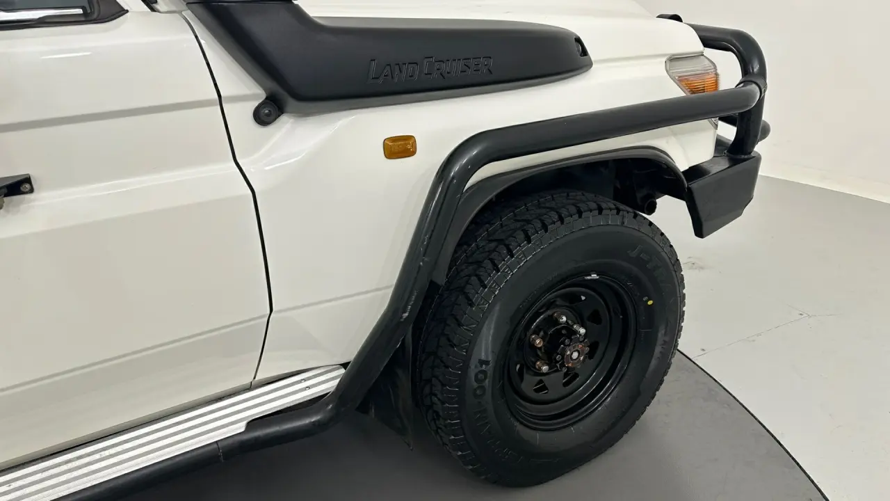2019 Toyota Landcruiser Gallery Image 21