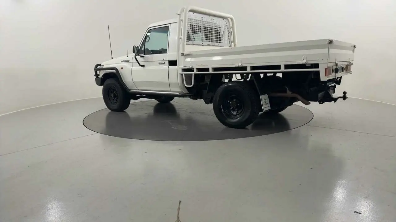 2019 Toyota Landcruiser Gallery Image 3