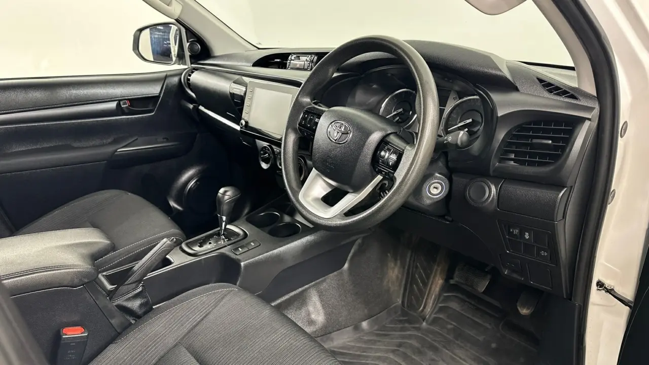2022 Toyota Hilux Gallery Image 11
