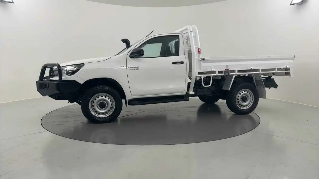 2019 Toyota Hilux Gallery Image 2
