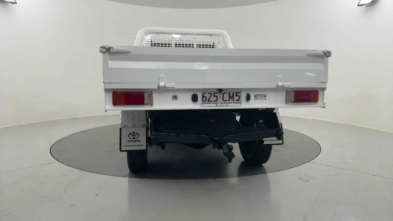 2019 Toyota Hilux Gallery Image 4