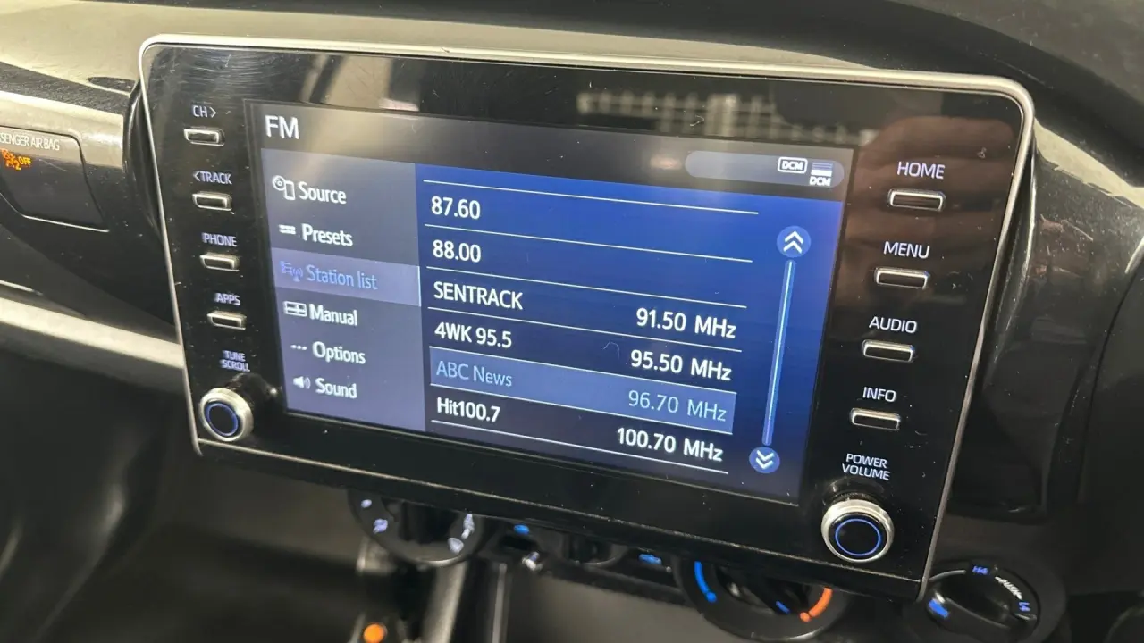 2021 Toyota Hilux Gallery Image 12