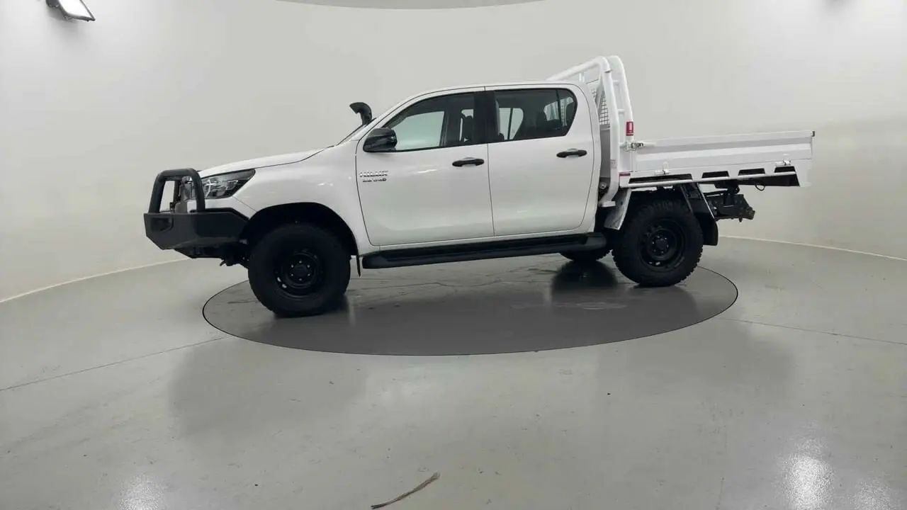 2021 Toyota Hilux Gallery Image 2