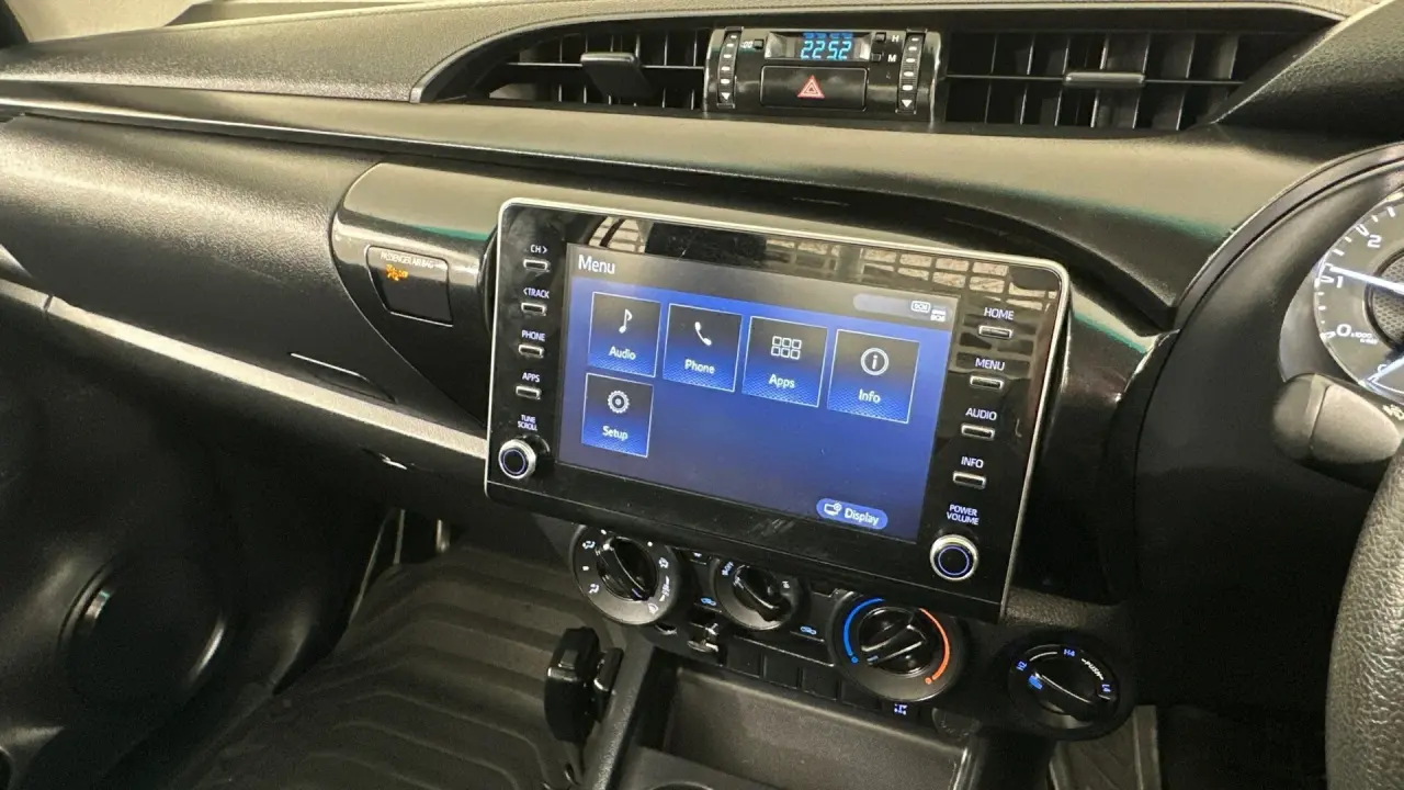 2021 Toyota Hilux Gallery Image 12