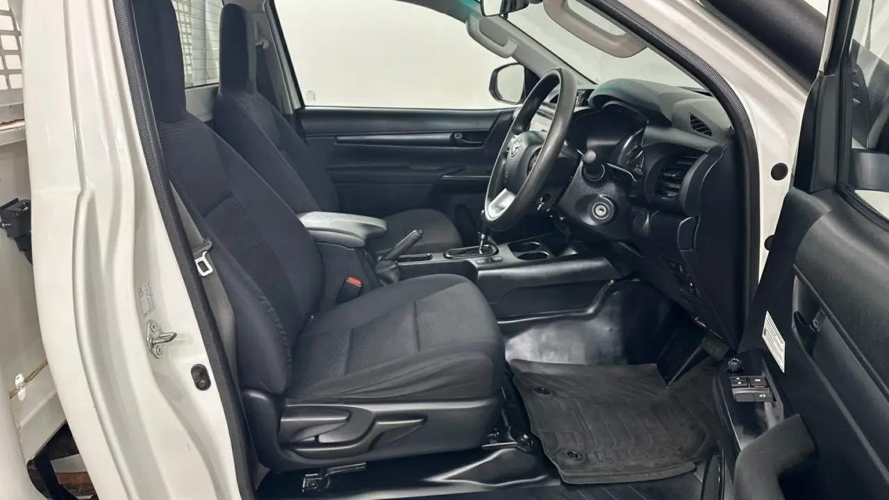 2021 Toyota Hilux Gallery Image 16