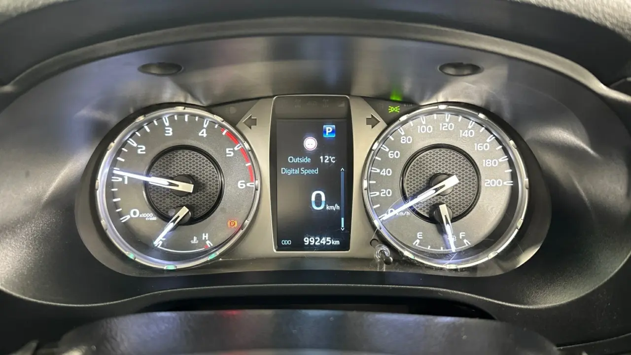 2021 Toyota Hilux Gallery Image 9