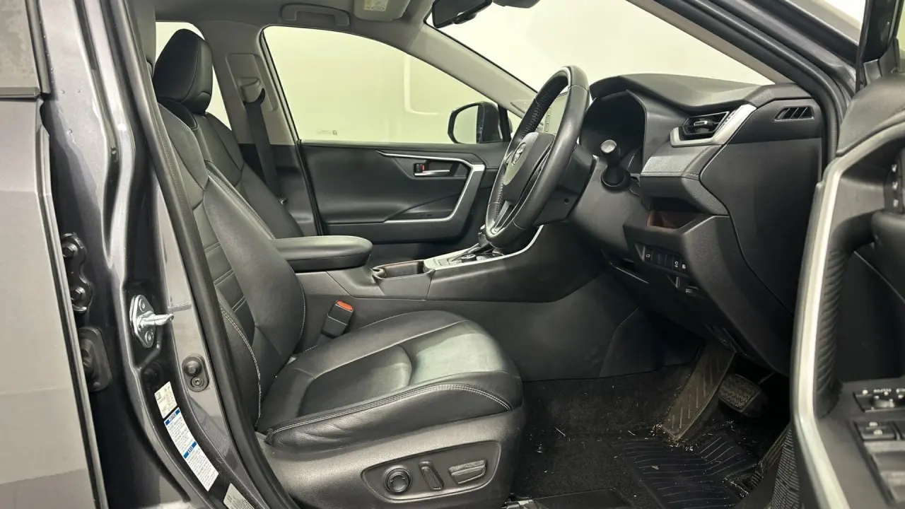 2021 Toyota RAV4 Gallery Image 17