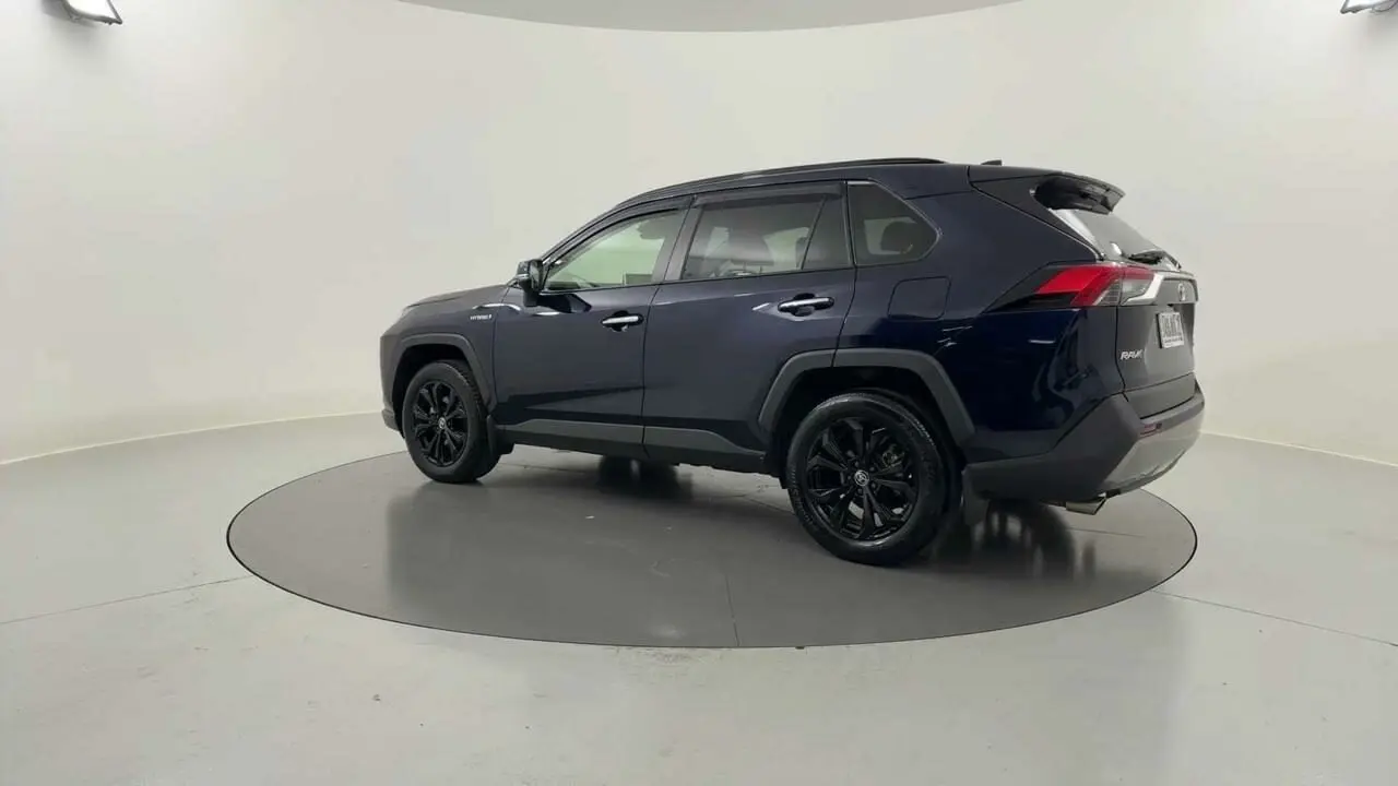 2021 Toyota RAV4 Gallery Image 3