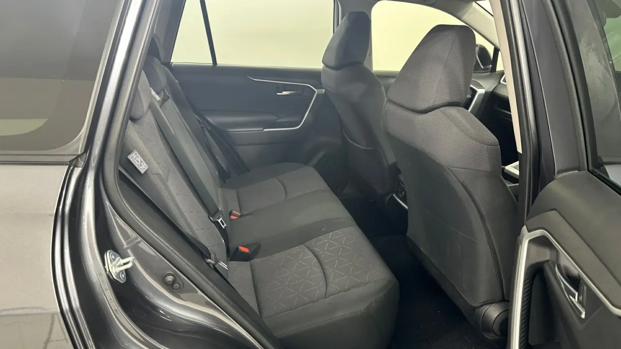2020 Toyota RAV4 Gallery Image 18