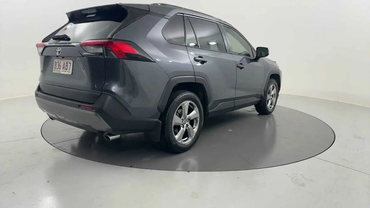 2020 Toyota RAV4 Gallery Image 6