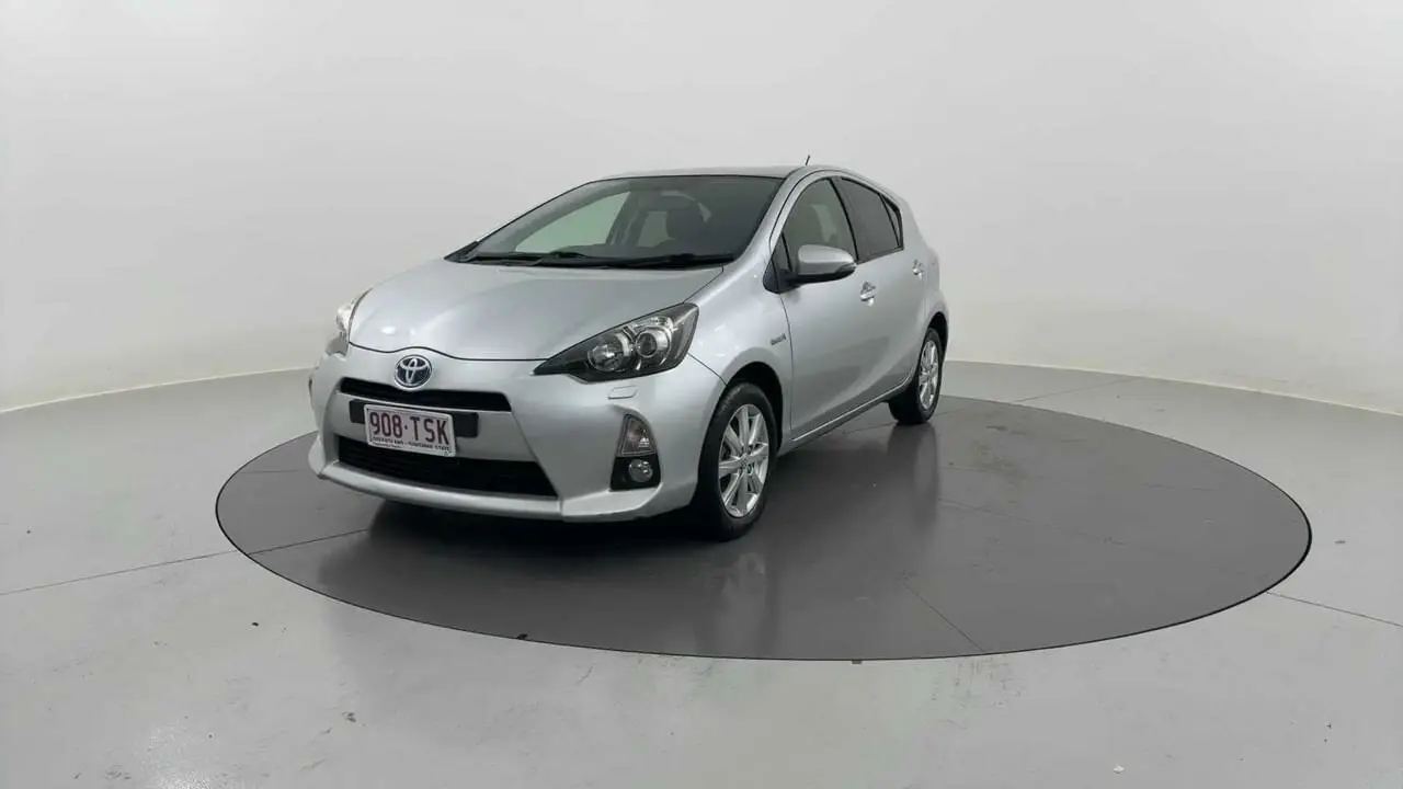 2013 Toyota Prius c Gallery Image 1