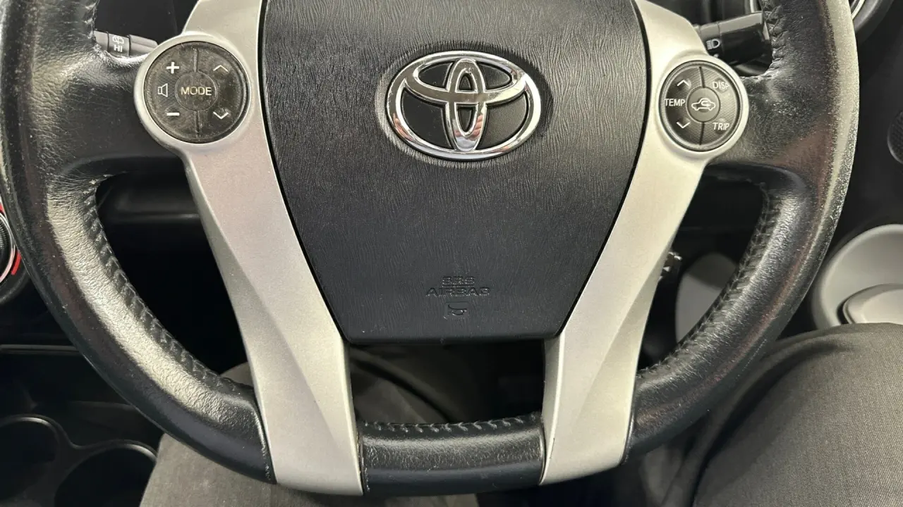 2013 Toyota Prius c Gallery Image 12