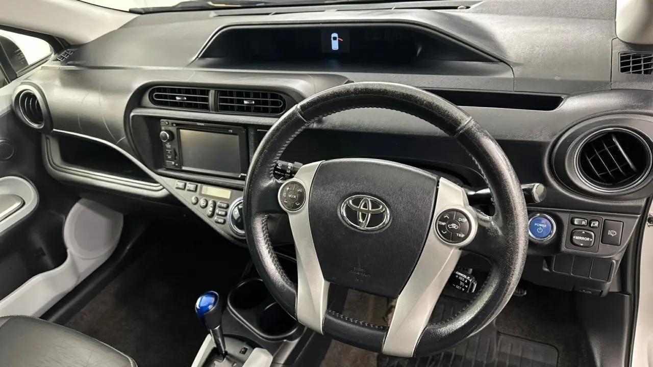 2013 Toyota Prius c Gallery Image 13