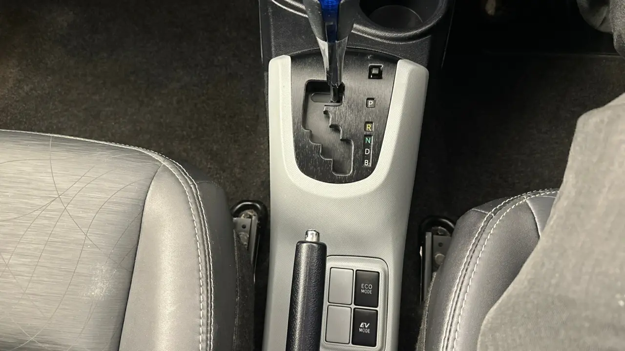 2013 Toyota Prius c Gallery Image 14