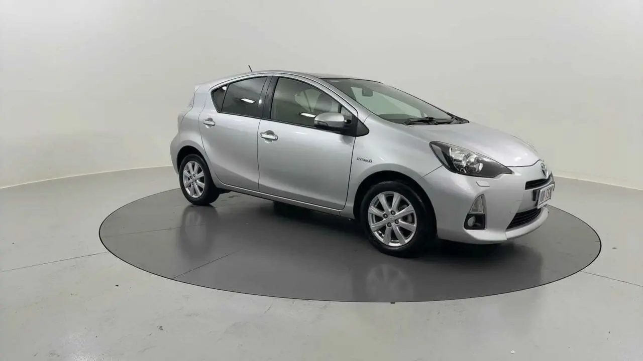 2013 Toyota Prius c Gallery Image 7
