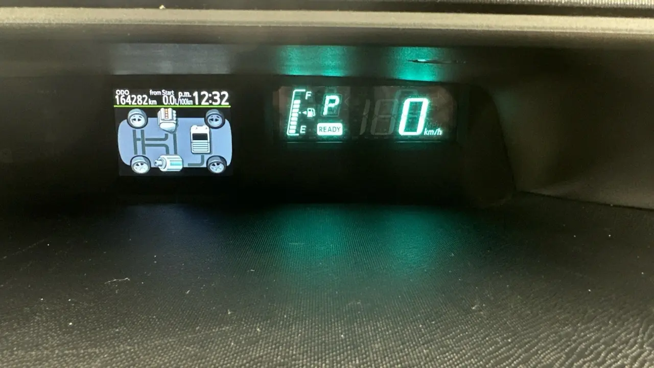 2013 Toyota Prius c Gallery Image 9