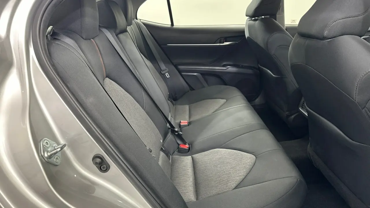 2019 Toyota Camry Gallery Image 11