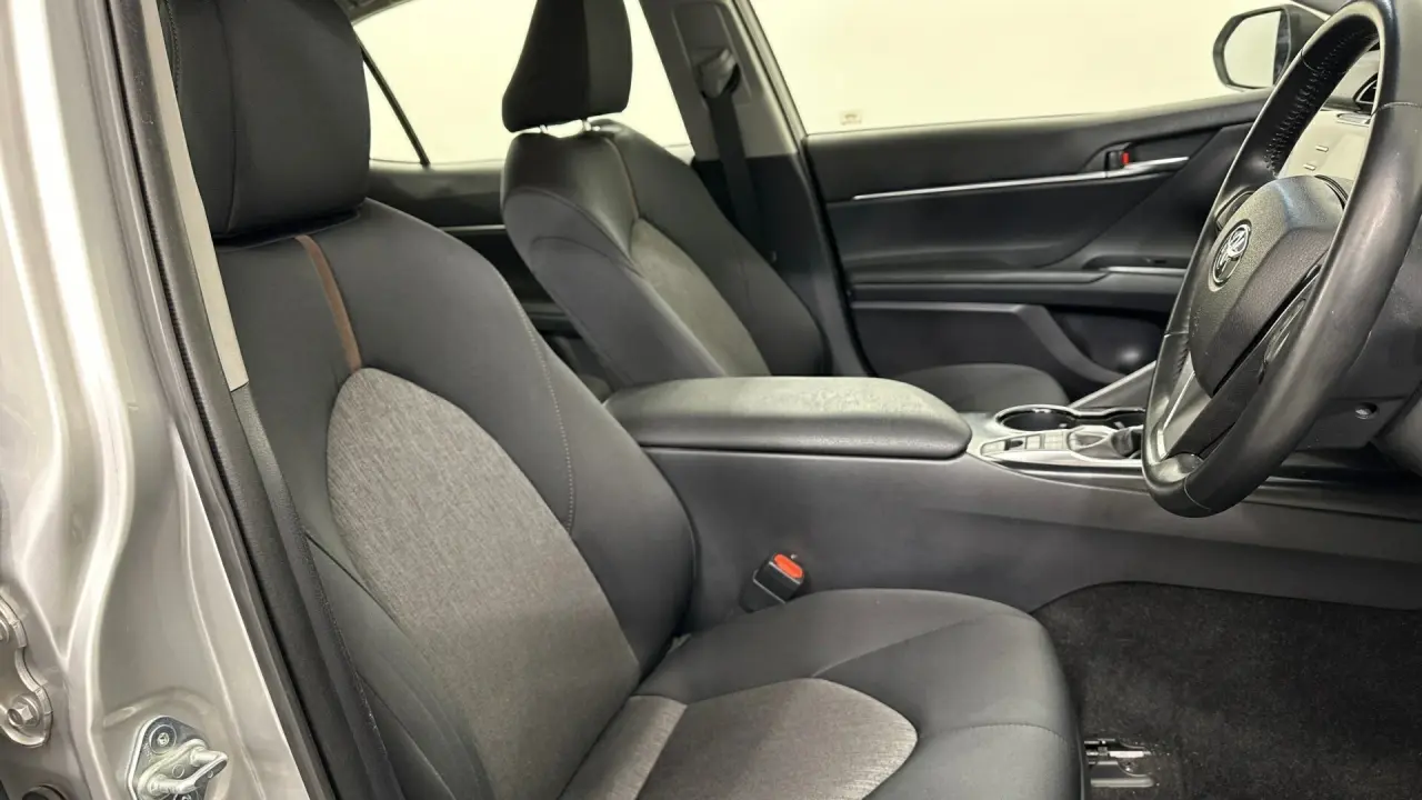 2019 Toyota Camry Gallery Image 12