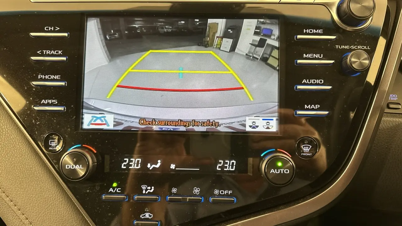 2019 Toyota Camry Gallery Image 14