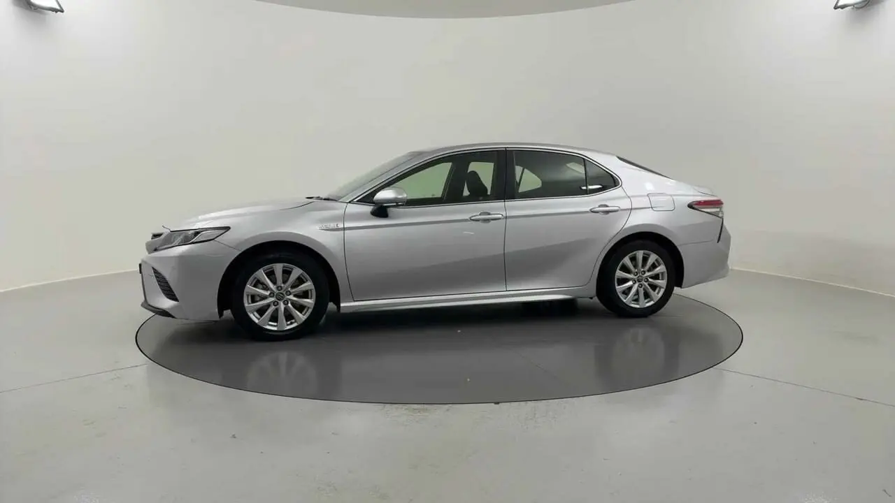 2019 Toyota Camry Gallery Image 2