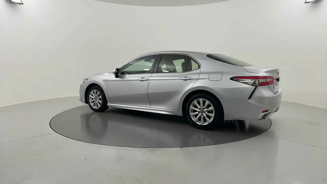 2019 Toyota Camry Gallery Image 3