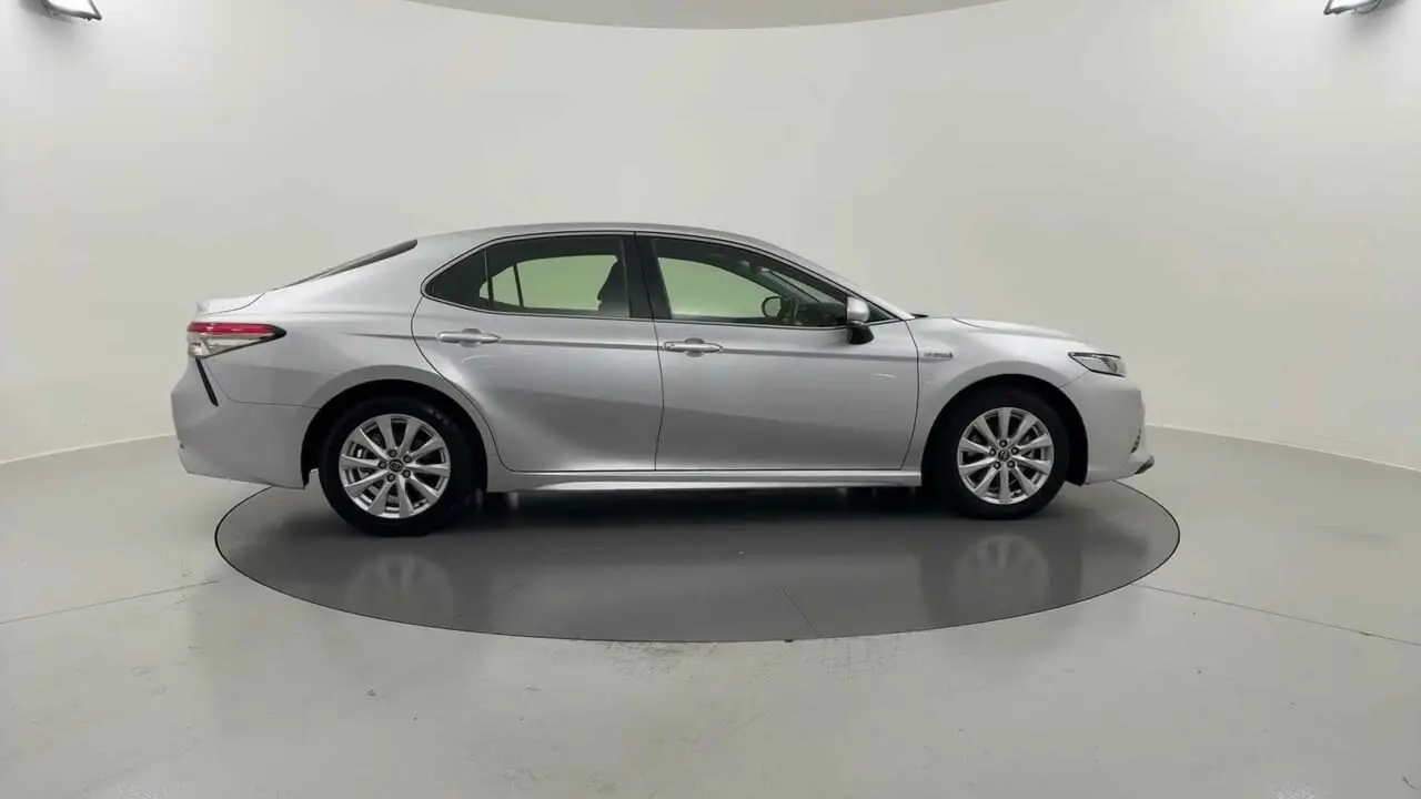 2019 Toyota Camry Gallery Image 5