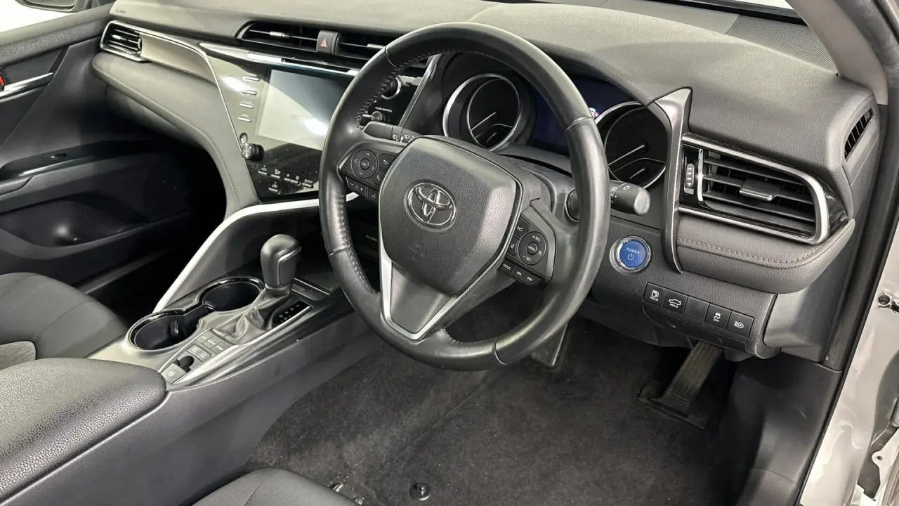 2019 Toyota Camry Gallery Image 9