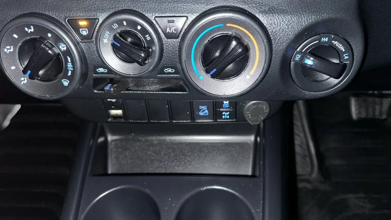 2021 Toyota Hilux Gallery Image 11