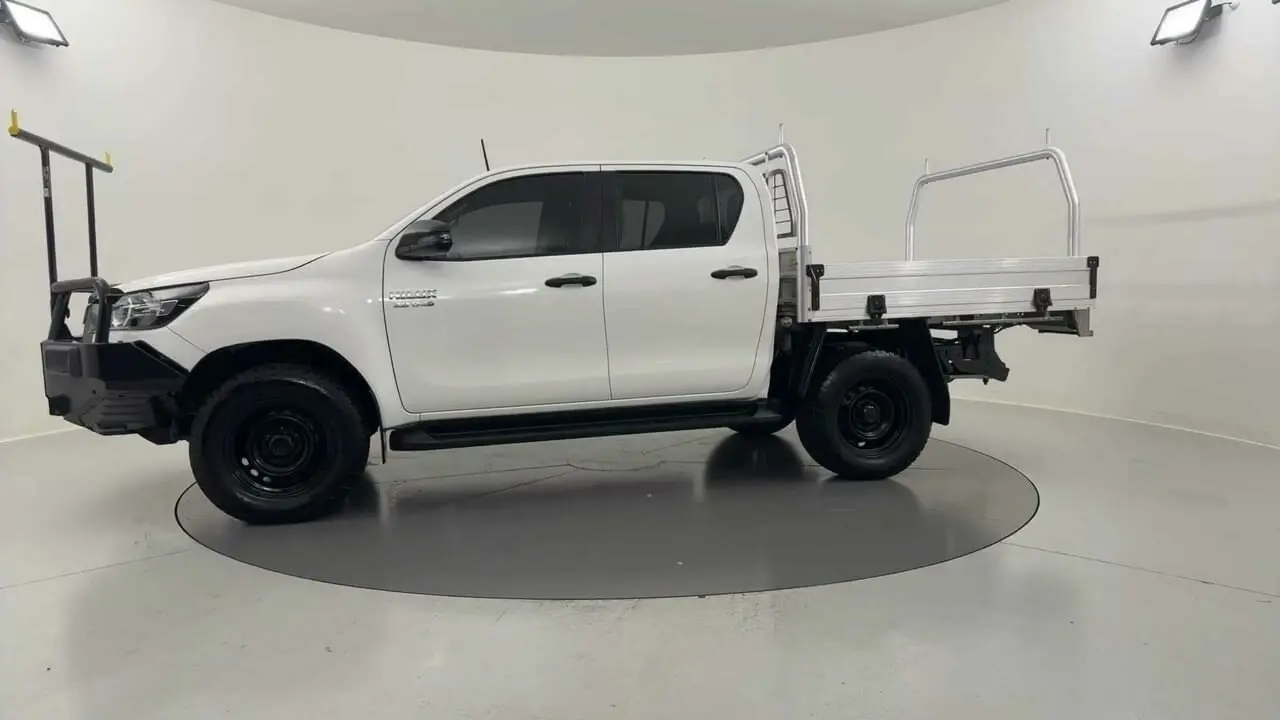 2021 Toyota Hilux Gallery Image 2