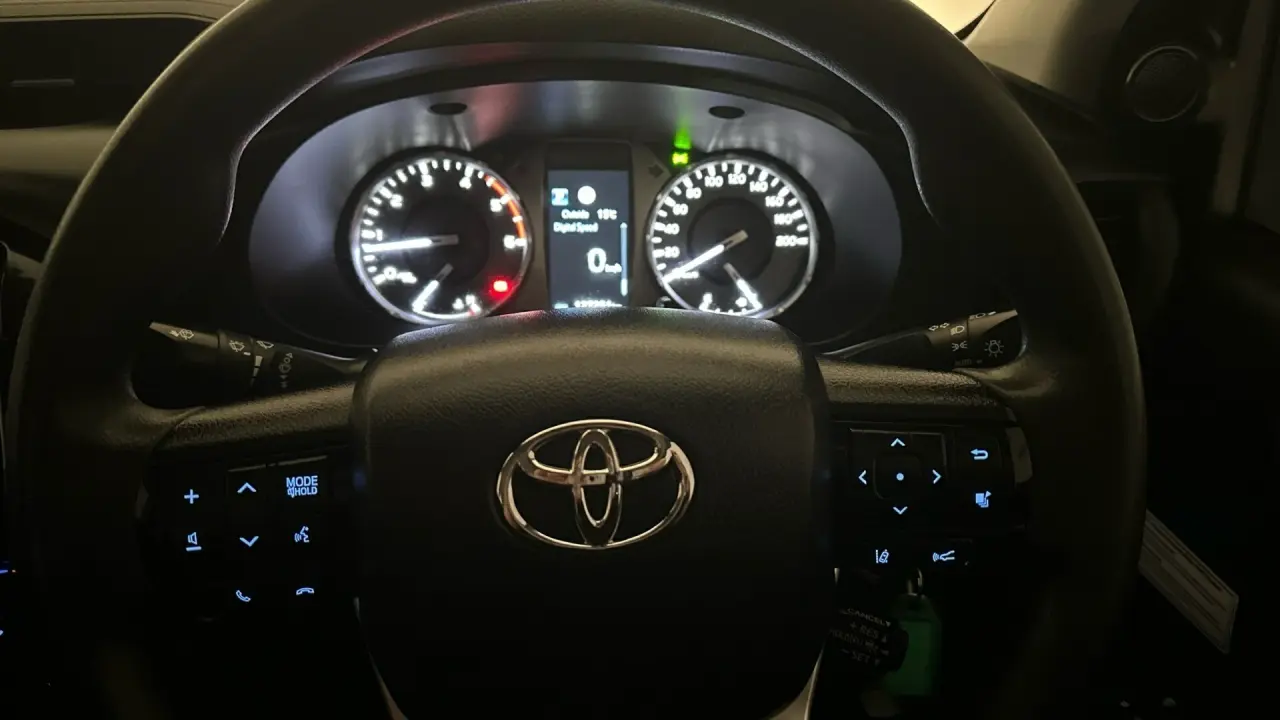 2021 Toyota Hilux Gallery Image 9