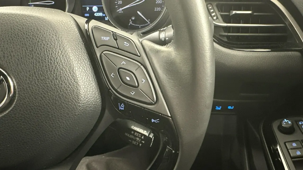 2021 Toyota C-HR Gallery Image 10