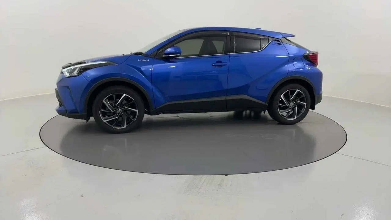 2021 Toyota C-HR Gallery Image 2