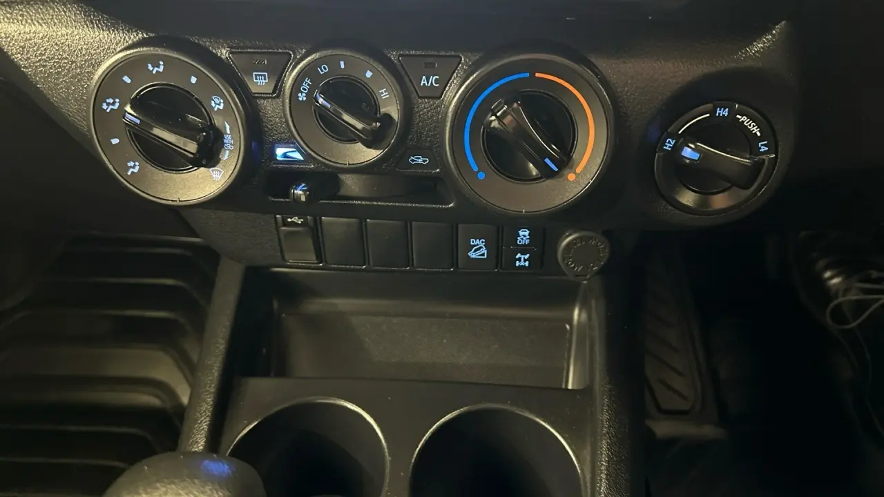 2022 Toyota Hilux Gallery Image 14