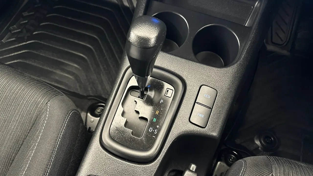 2022 Toyota Hilux Gallery Image 15