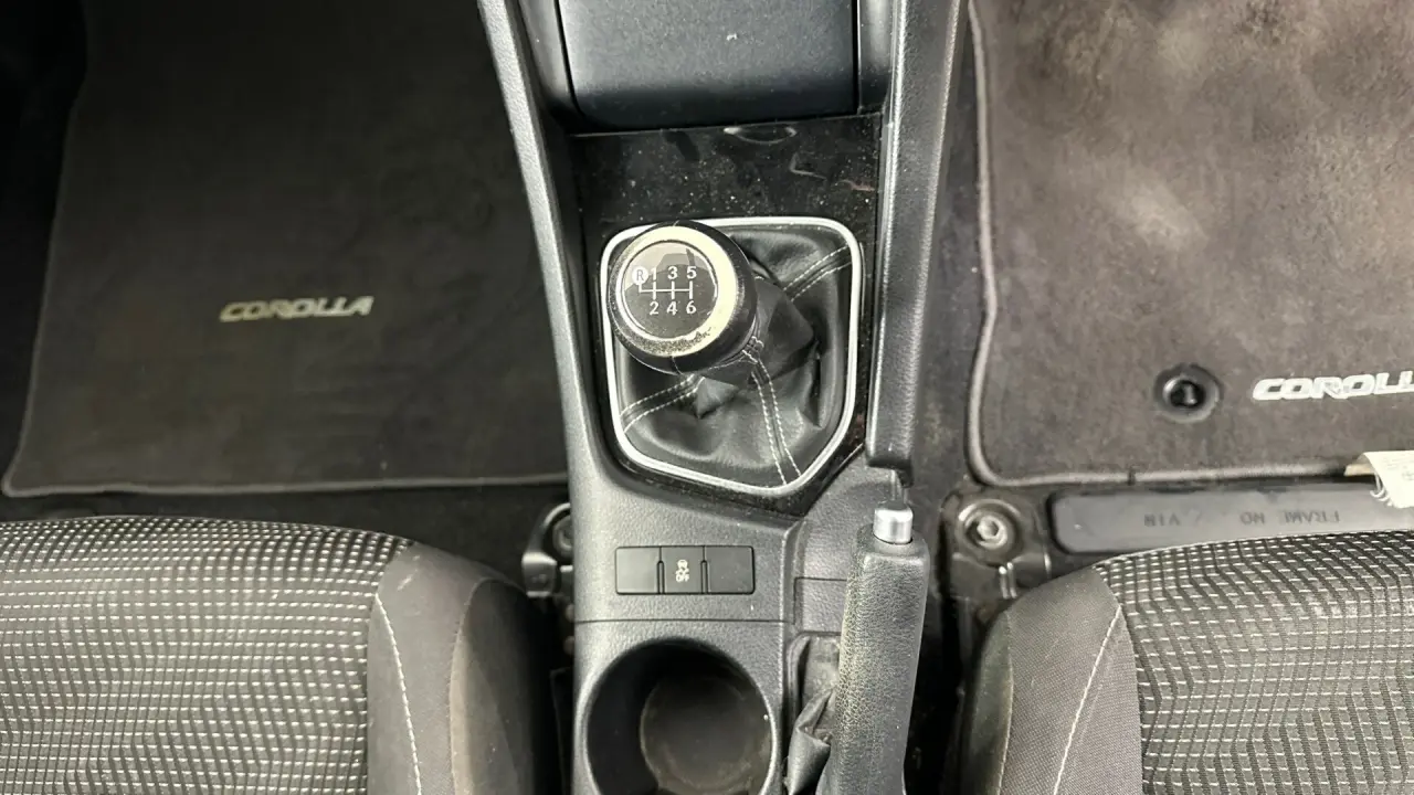 2017 Toyota Corolla Gallery Image 10