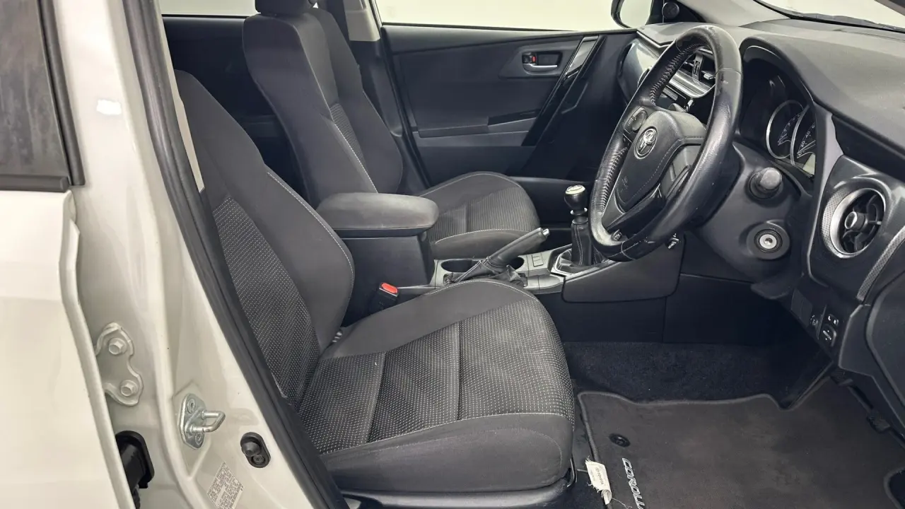 2017 Toyota Corolla Gallery Image 11