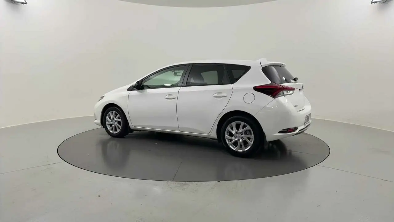 2017 Toyota Corolla Gallery Image 3