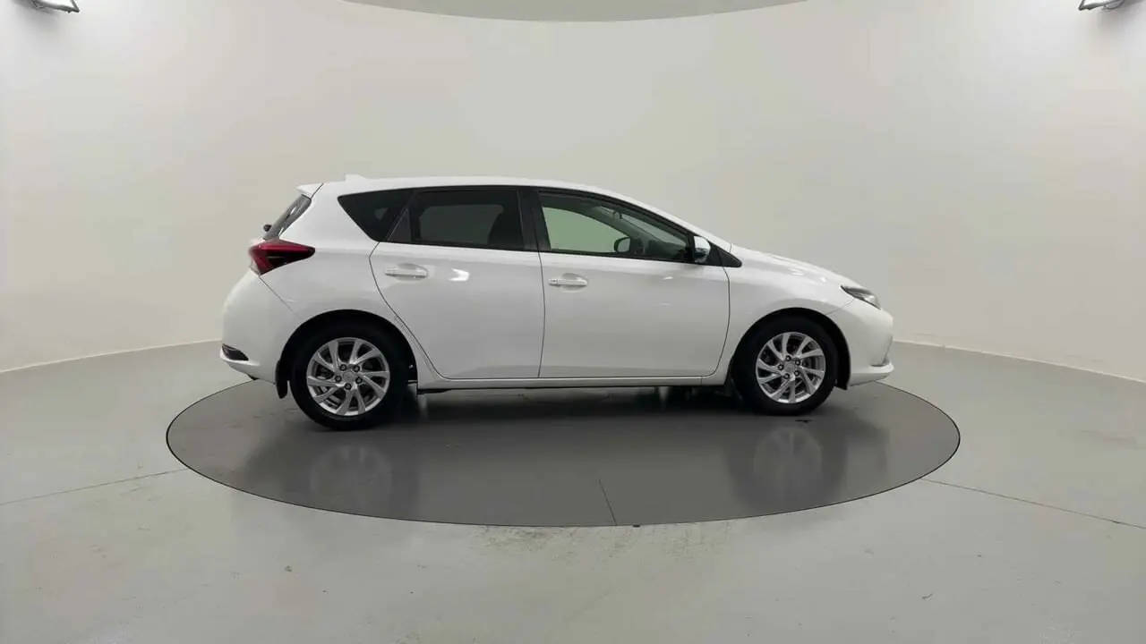 2017 Toyota Corolla Gallery Image 7
