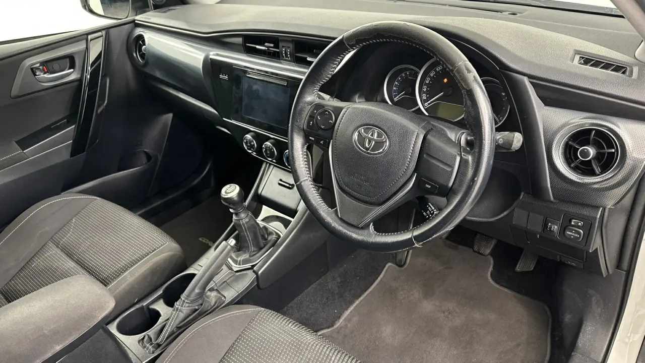 2017 Toyota Corolla Gallery Image 9