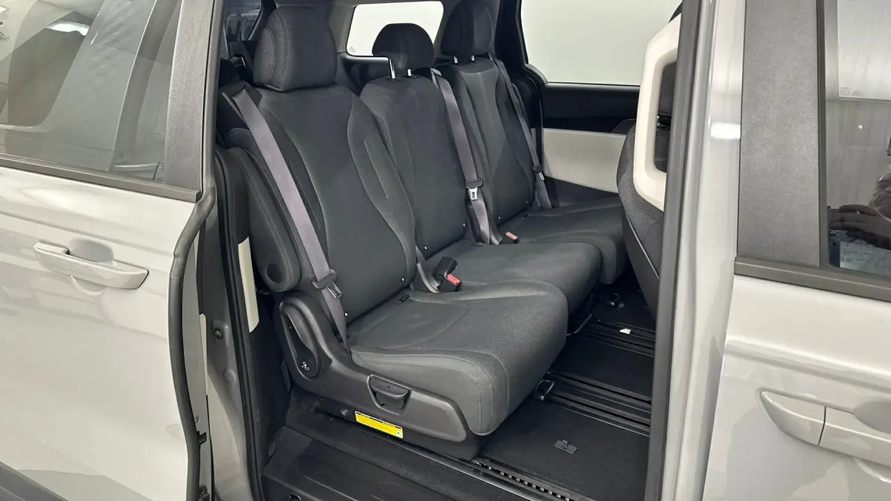 2021 Kia Carnival Gallery Image 16