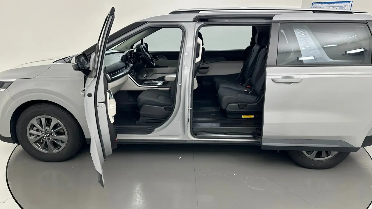 2021 Kia Carnival Gallery Image 17