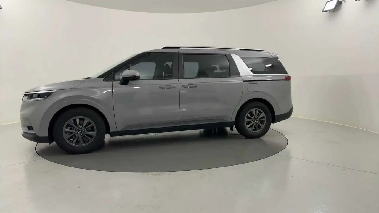 2021 Kia Carnival Gallery Image 2