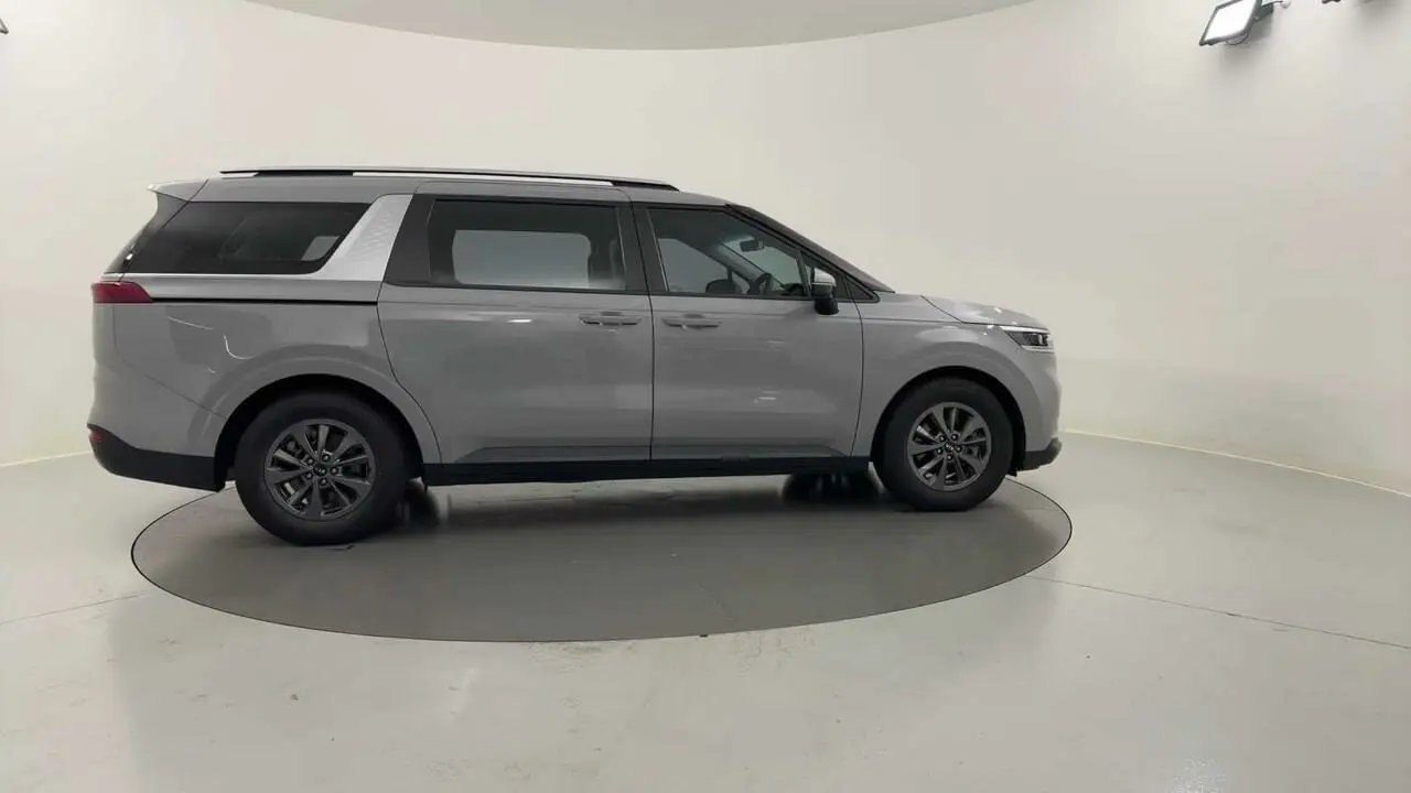 2021 Kia Carnival Gallery Image 6