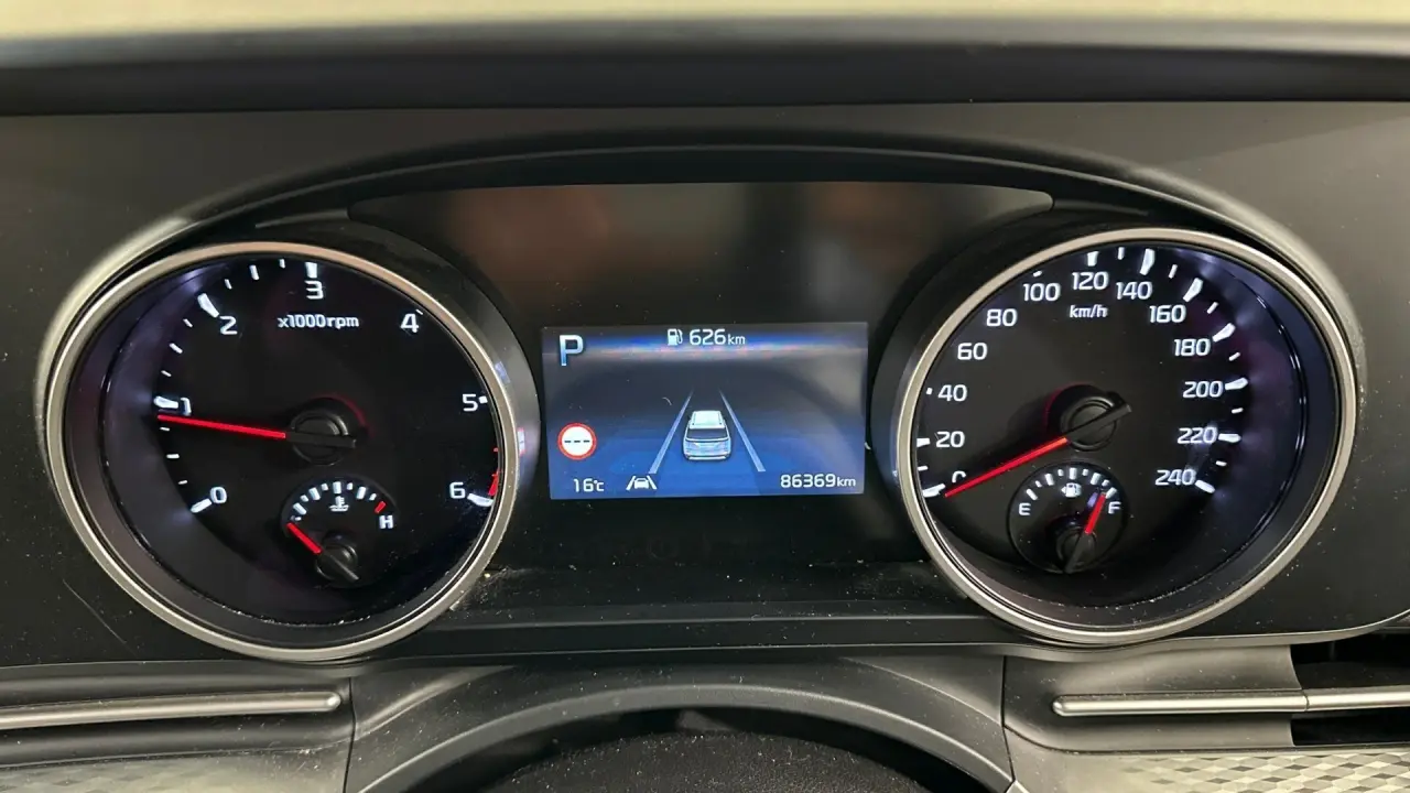 2021 Kia Carnival Gallery Image 9