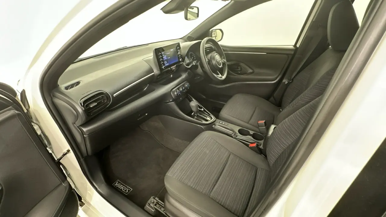 2022 Toyota Yaris Gallery Image 17