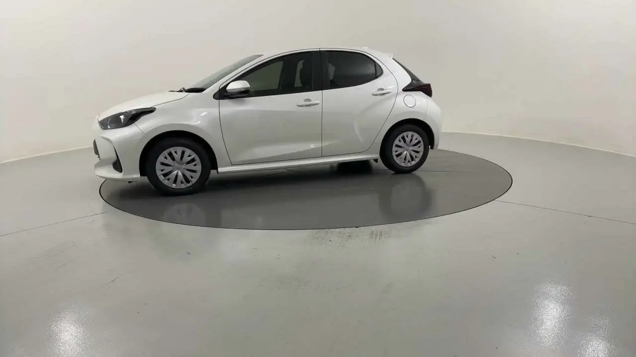 2022 Toyota Yaris Gallery Image 2