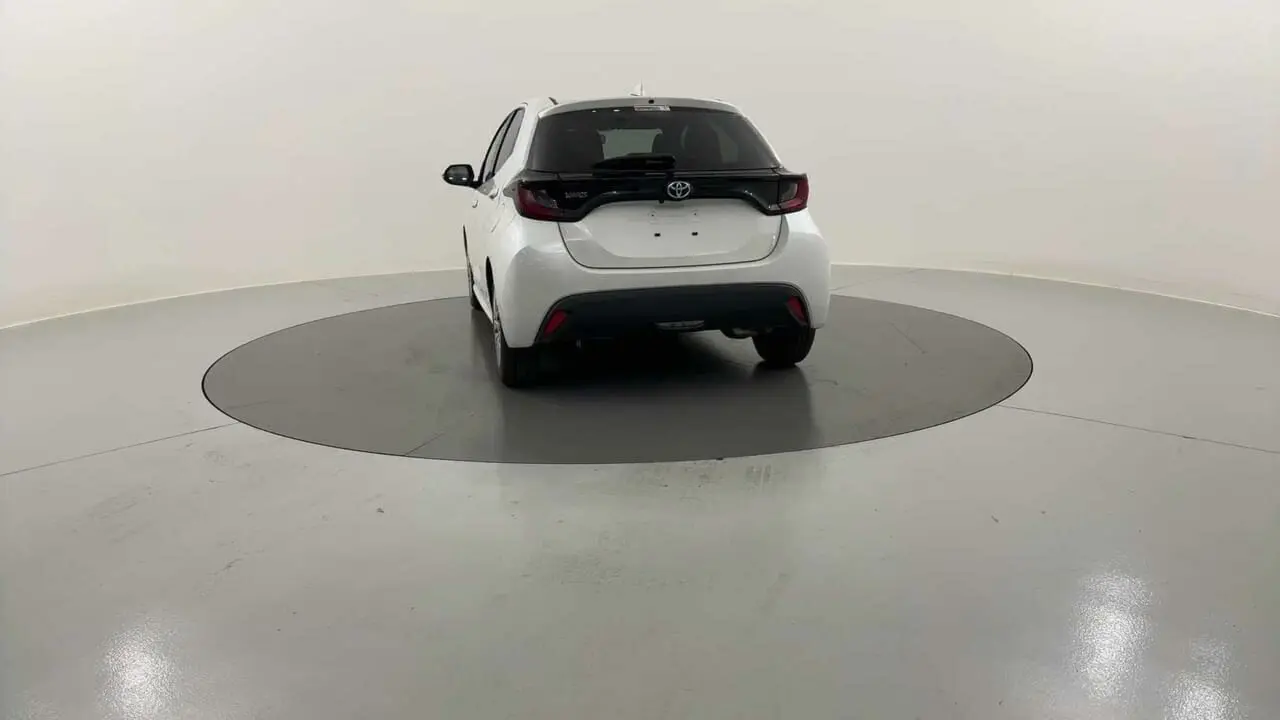 2022 Toyota Yaris Gallery Image 4