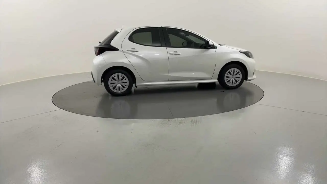 2022 Toyota Yaris Gallery Image 6