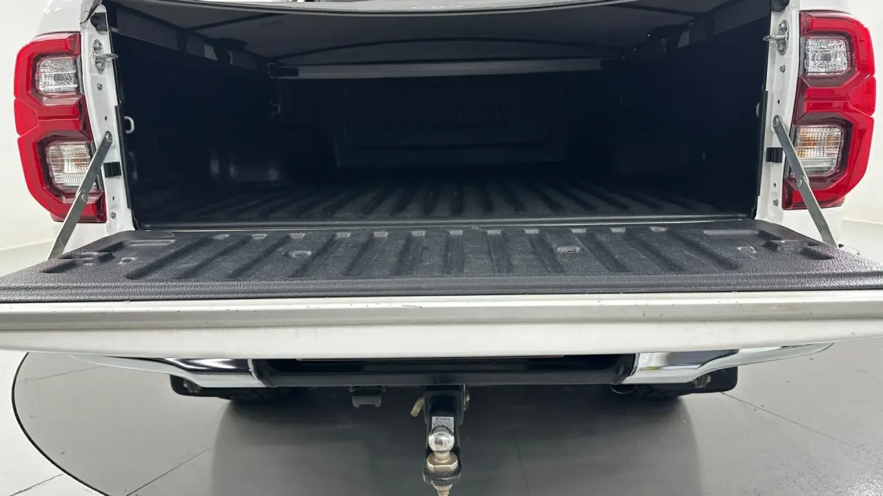 2020 Toyota Hilux Gallery Image 11